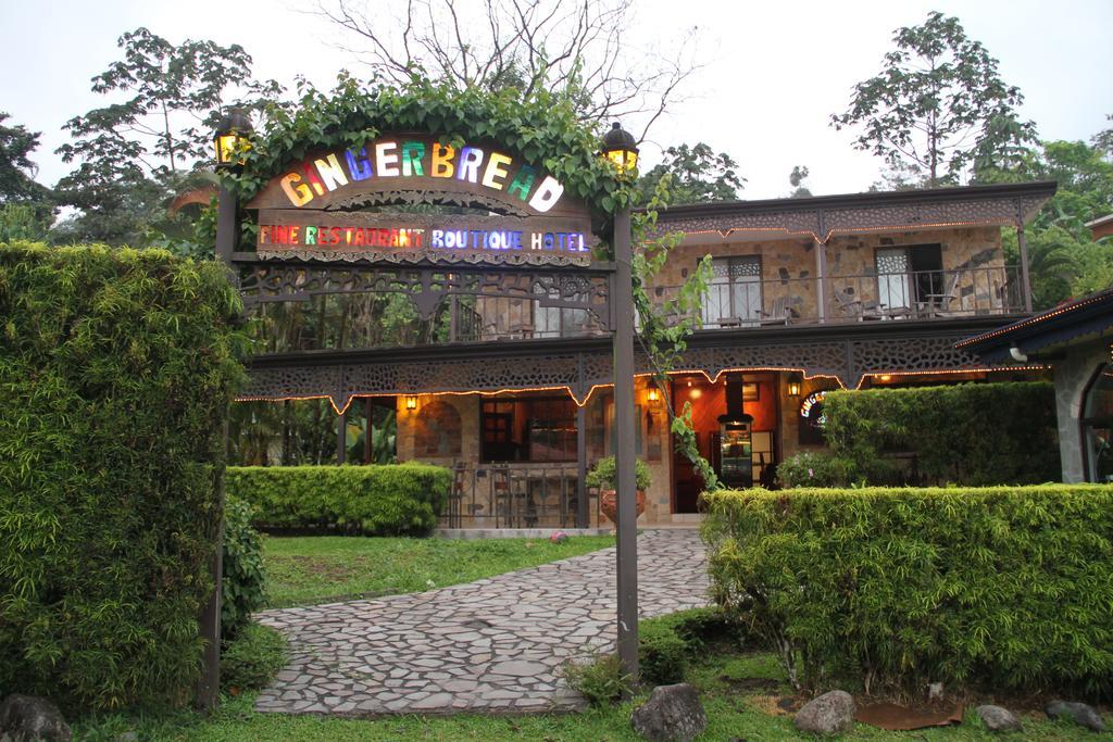 נובו ארנל Gingerbread Restaurant & Hotel מראה חיצוני תמונה