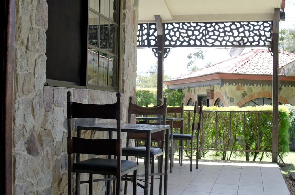 נובו ארנל Gingerbread Restaurant & Hotel מראה חיצוני תמונה