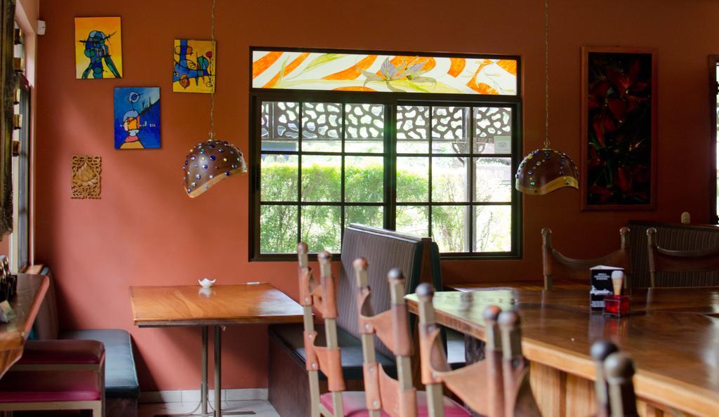 נובו ארנל Gingerbread Restaurant & Hotel מראה חיצוני תמונה
